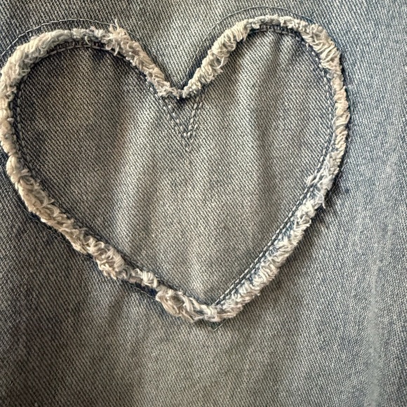 Heart Patched Low Rise Baggy Jeans - Light Wash - Picture 7 of 12